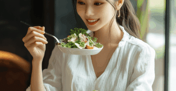 Maxdm 35611 korea woman eating salad using fork style raw 79ef8784 93db 467e 84cf f57d867d5bd2 2